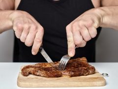 Lỡ ăn thịt bò sau xỏ khuyên